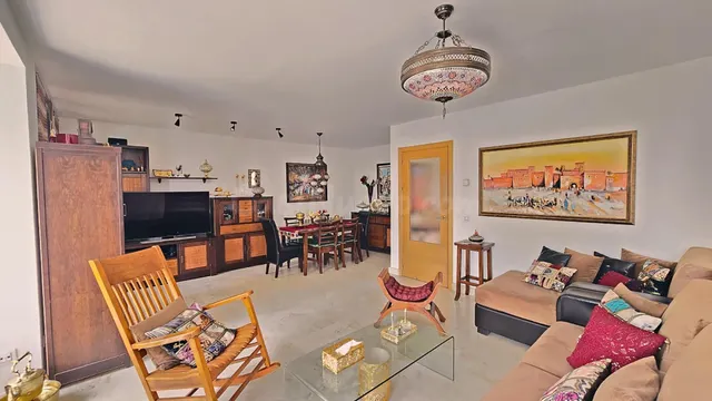 ¡CHICAS ESTUDIANTES! ÚLTIMA HABITACIÓN CON PISCINA EN VILLAN - foto 4