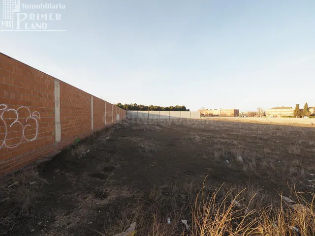 Solar en ventan en Polígono 20 de 1.033 m2 y 17 metros de fa - foto 5