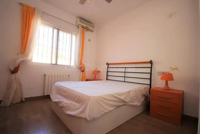 * Villa de 4 dormitorios, piscina y garaje en parcela de 810m2 en Albir * — 11