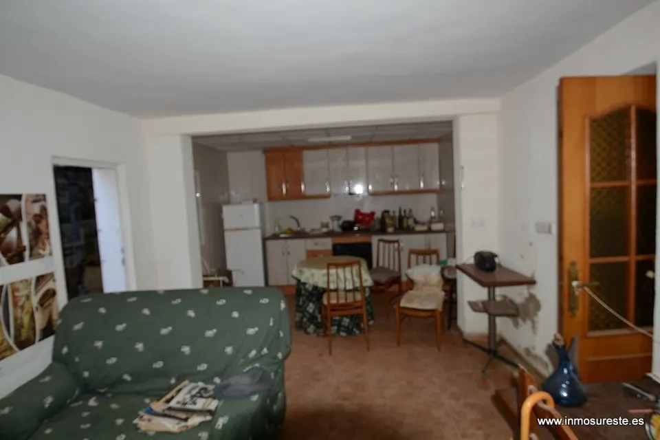 Casa en Orihuela zona cerca de las Espeñetas, 393 m2. construidos. Ideal para obra nueva.