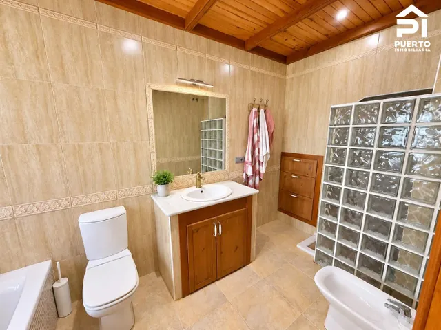 Dos casas, piscina privada y barbacoa en una parcela de 970 m2 — 20