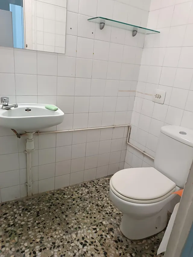 Oportunidad de negocio. Local comercial en alquiler en Viladecans. — 3