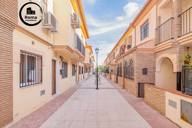 OPORTUNIDAD EN VENTA DE CASA ADOSADA DE 3 DORMITORIOS EN VEGAS DEL GENIL — 28