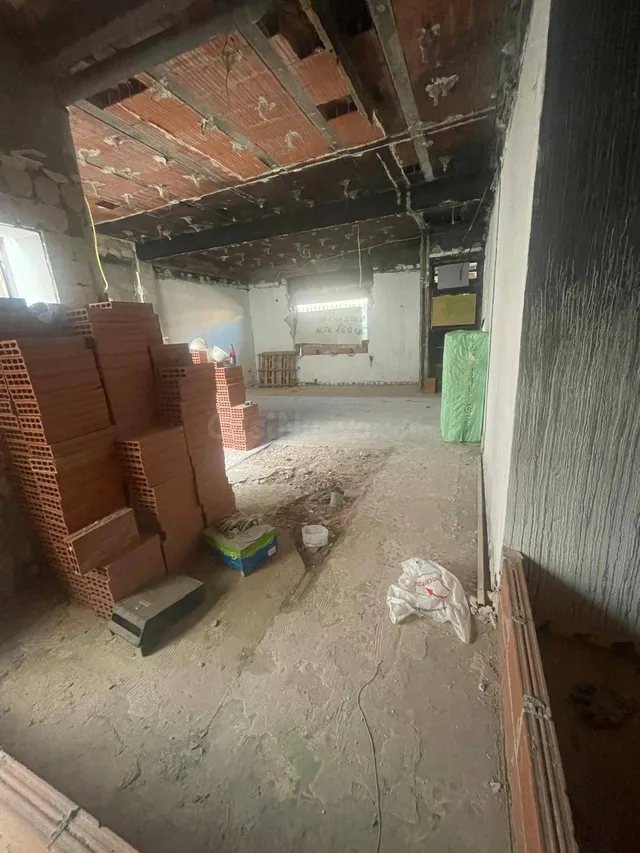 AMPLIA PLANTA BAJA DE 200 m2 CON ENTRADA INDEPENDIENTE Y GAR - foto 5