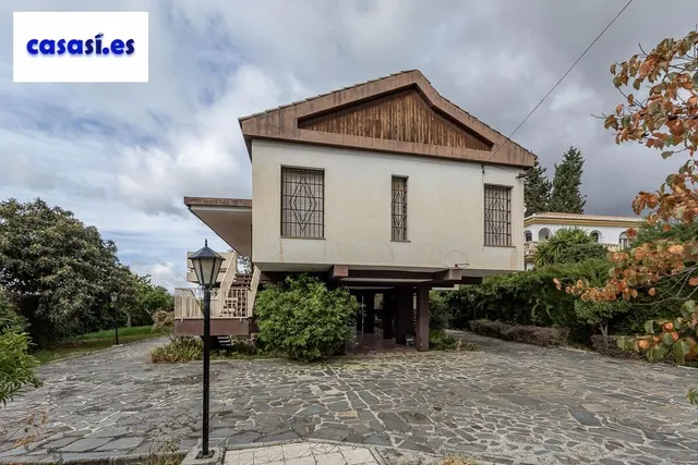 Gran casa con parcela y piscina en Cájar — 30