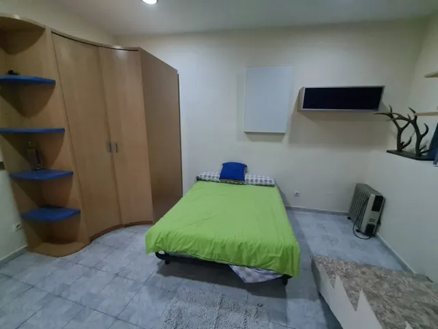SE VENDE LOCAL  EN EL CENTRO, ACONDICIONADO COMO MERENDERO, AMPLIO COMEDOR, 2 BAÑOS. EQUIPADO. — 11