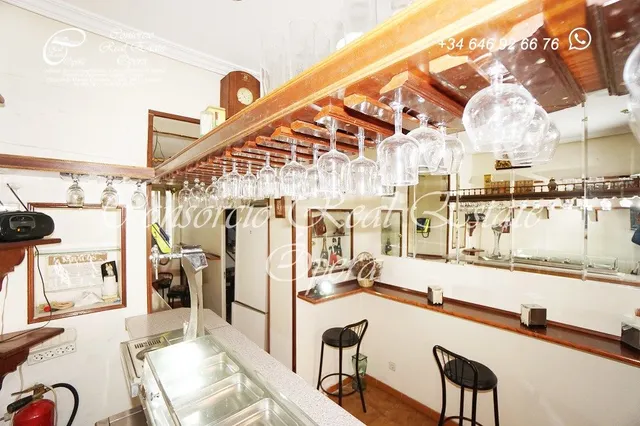 BAR CAFETERIA FRENTE A METRO Y RENFE PIRAMIDES — 4