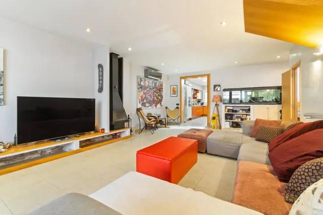 Casa adosada impecable de 4 dormitorios, placas solares y excelente ubicación en Empuriabrava. — 18