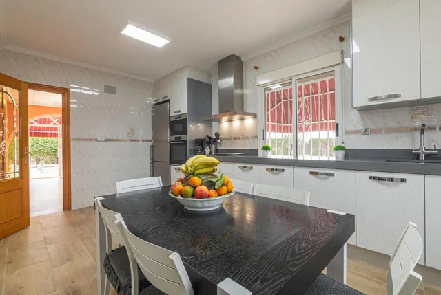 Chalet sito en Valverde con 6 habitaciones, 3 baños, piscina y garaje — 27