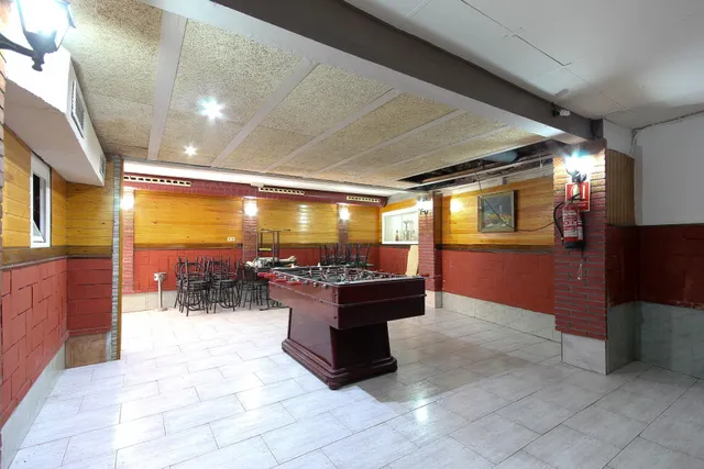 AMPLIO LOCAL EN ST ANDREU DE LA BARCA — 28