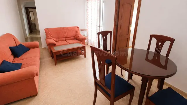 Amplia Planta Baja en Semi Centro de Cabra - ¡Ideal para Tu  - foto 3