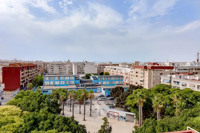4 Dormitorios 2 baños  vivienda grande — 36