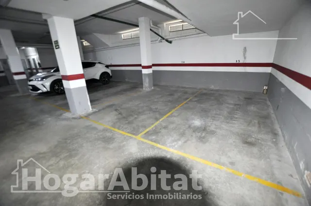 ¡Zona centro! Amplio y luminoso con garaje y balcón de vistas despejadas — 26