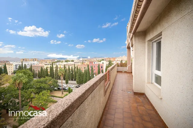 Se Vende amplio piso en  zona Villarejo, con Terraza y Vistas Despejadas — 32
