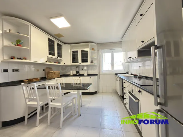 Preciosa vivienda en A Coruña con TRES dormitorios, GARAJE y - foto 3