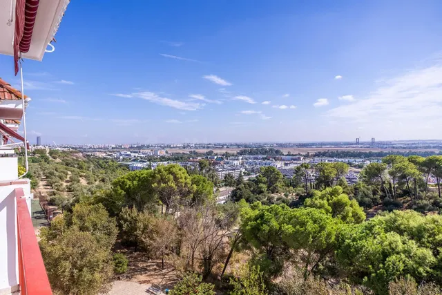 Piso reformado con espectaculares vistas de Sevilla, piscina y garaje doble en Mairena del Aljarafe — 2