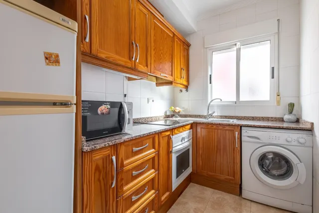 Luminoso apartamento de 3 dormitorios, 2 baños + trastero en Torrevieja — 11