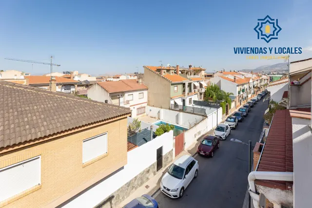 Vive en el corazón de Armilla: 4 dormitorios, patio, terraza y garaje — 19