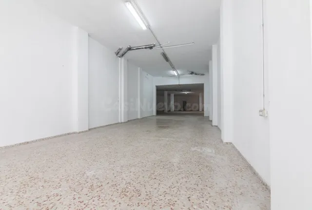 LOCAL COMERCIAL DE 400 METROS EN ALQUILER CON PATIO Y TERRAZ - foto 5