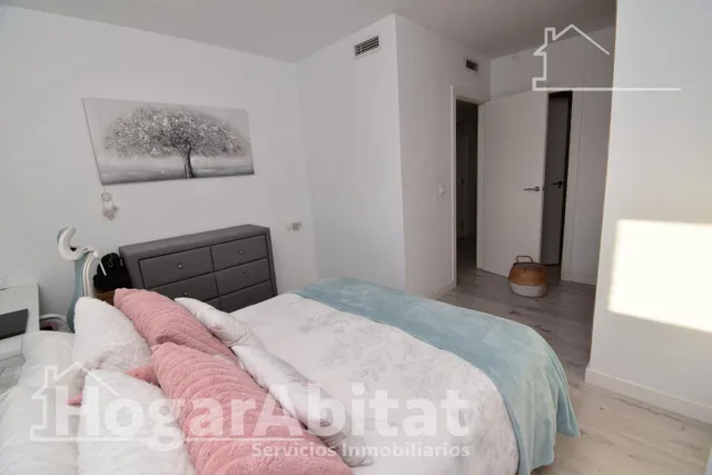 Luz, amplitud y confort familiar en este exclusivo piso esquinero en residencial con piscina, garaje y trastero — 22