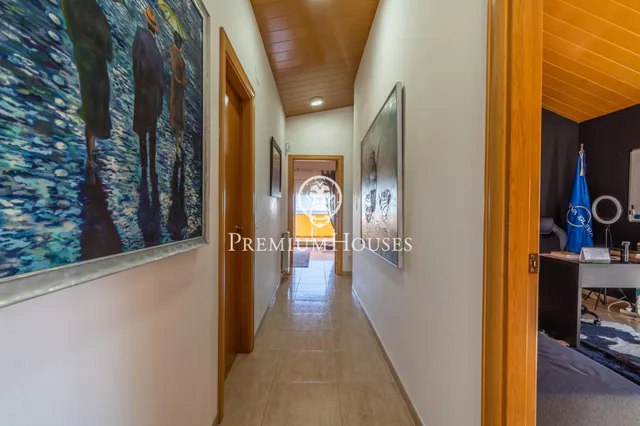 Chalet en venta con ascensor, piscina y grandes espacios en Canet de Mar — 27