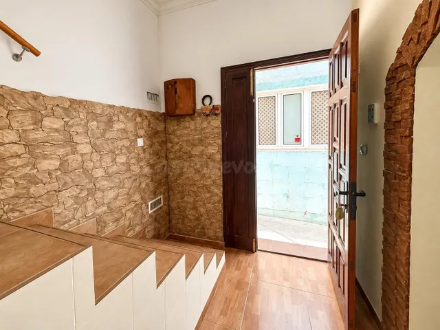 Casa de dos plantas con patio, azotea y múltiples posibilidades en Trujillo, Moya — 2