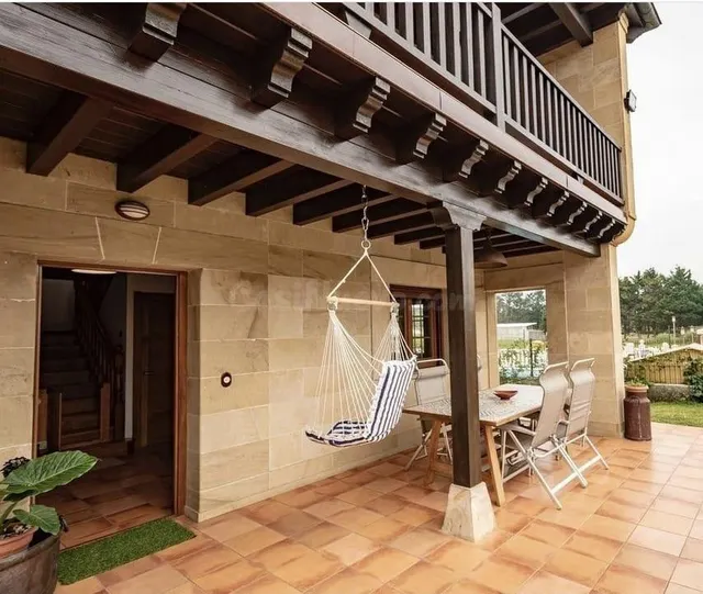 Chalet con piscina, gran parcela y excelente ubicación junto - foto 2