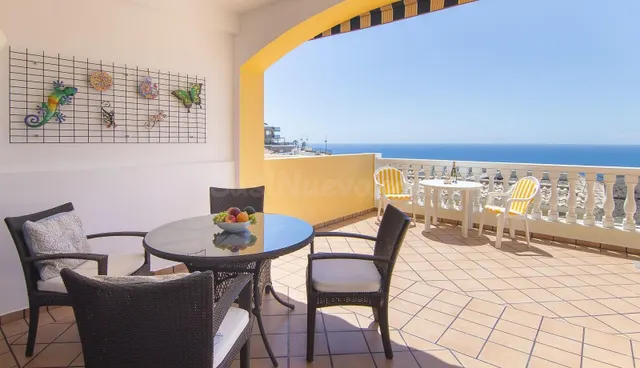 Exclusivo apartamento con amplia terraza y vistas al mar en 