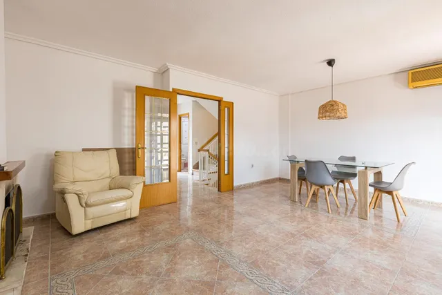 Dúplex con garaje privado y piscina comunitaria en Los Rectores. — 5