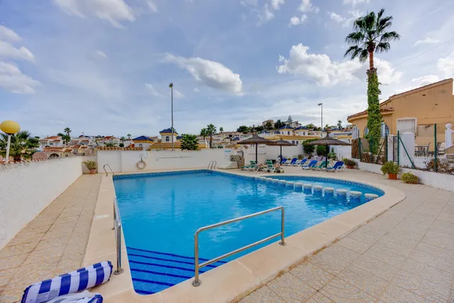 CHALET INDEPENDIENTE EN CIUDAD QUESADA CON JARDIN, GARAJE Y PISCINA COMUNITARIA — 11