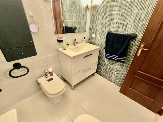 ¡Vive junto al mar! Amplia vivienda de 3 dormitorios a un paso de la playa — 28