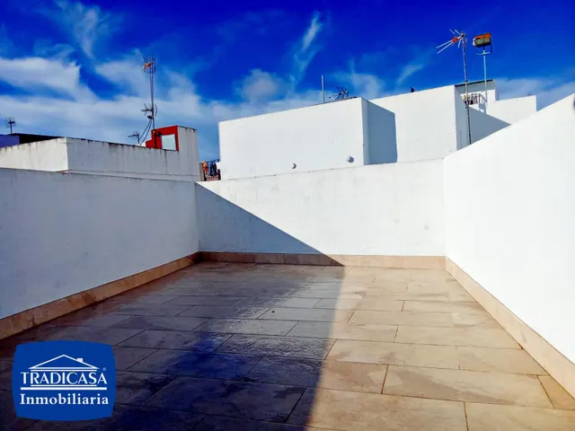 Amplia vivienda con garaje en Barriada la Pita (Zona Este de Jerez) — 5