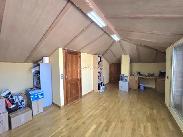 Casa impecable con privacidad, piscina y vistas panorámicas — 49