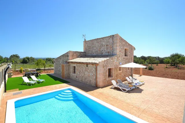 Encantadora finca con piscina en alquiler de temporada en Ll