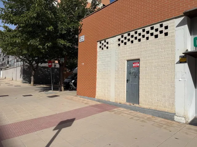 Local en venta en Valdespartera, Calle Mi Tío. — 18