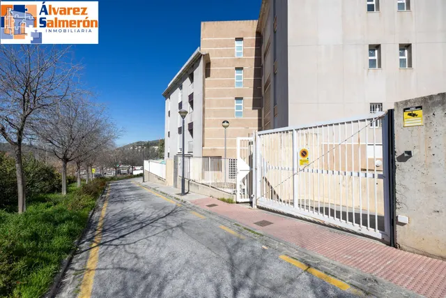 Piso en venta en Carretera de la Sierra — 33