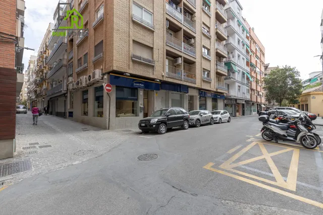 Amplio piso con garaje y trastero en el centro — 50