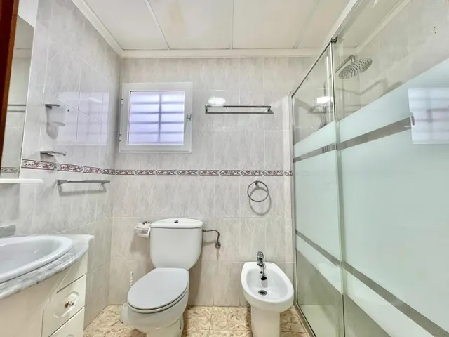 IMPECABLE VIVIENDA DE 2 habitaciones + PARKING EN PLENA AVENIDA DE LAS HABANERAS, A TAN SOLO 450m DE LA PLAYA — 42