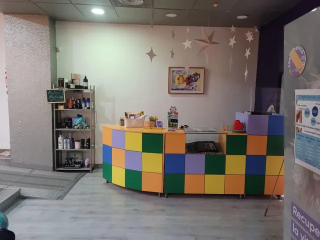 ¡Tu Negocio y Vivienda en el Corazón de Cádiz: 130m2 de Posibilidades Infinitas! — 3