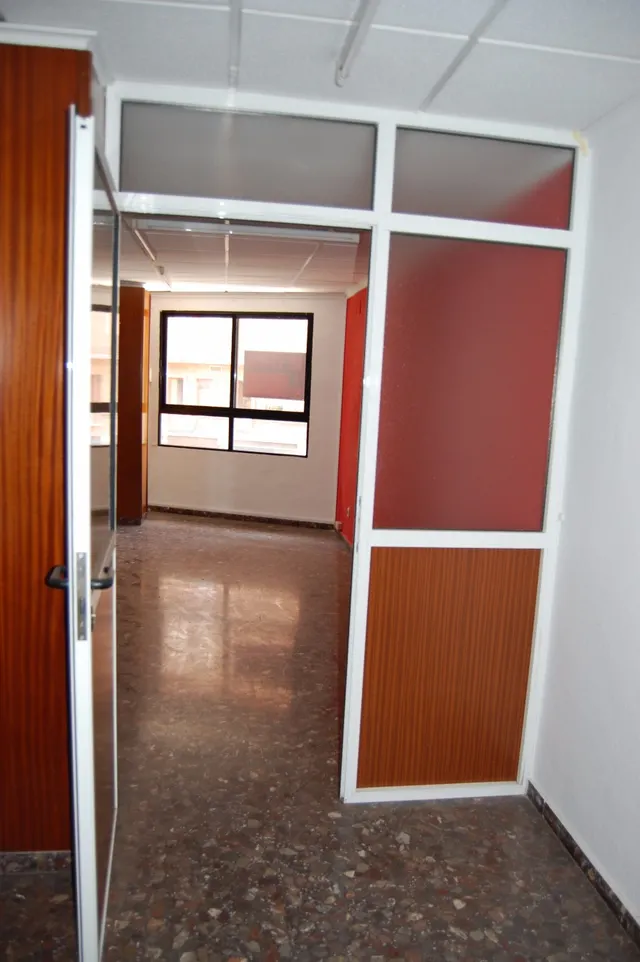 Oportunidad Amplio local en zona Isabel la Católica — 6