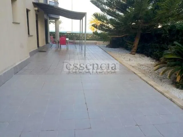 APARTAMENTO EN 1ERA. LINEA CON 110 M2 TERRAZA  EN  PLANTA BAJA . GARAJE, PISCINA COMUNITARIA Y TENIS — 7