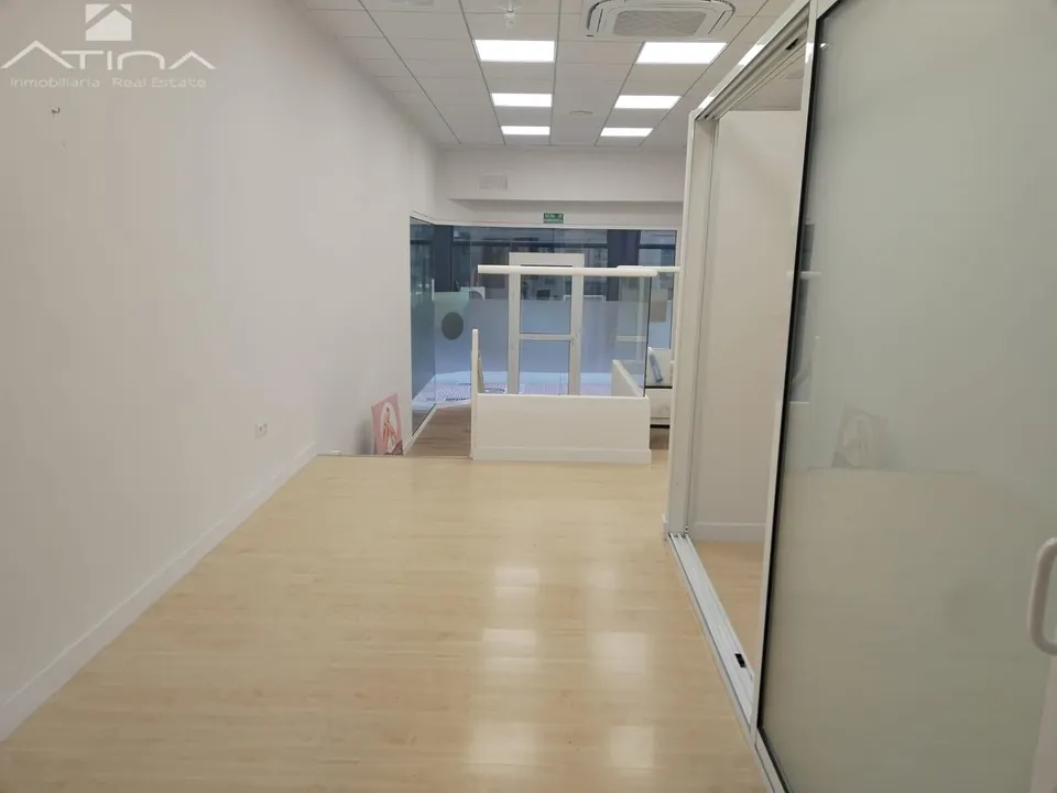 ¡Invierte en pleno corazón de Gandía! Un local con historia, luz y proyección.