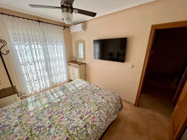 Bungalow Adosado en Alquiler en Urbanización con Piscina – Santa Pola, a solo 1 km de la Playa — 10