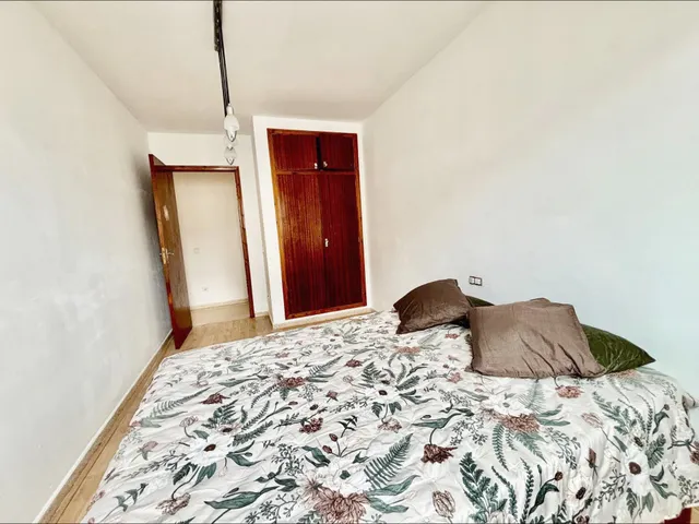 Apartamento luminoso y semi reformado de 4 dormitorios en el corazón de Port d’Alcúdia — 22