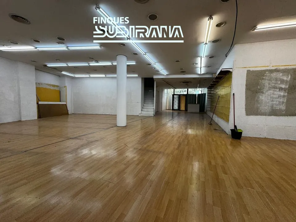 Amplíssim local comercial de 436 m2 al centre d'Igualada