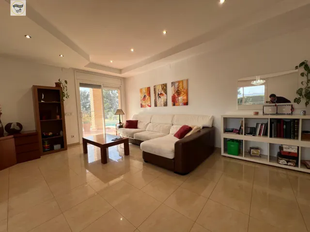 ESPECTACULAR CASA CON PISCINA — 17