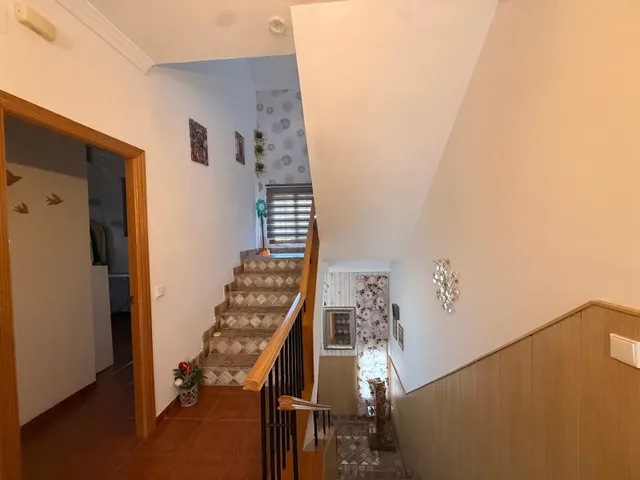 AMPLIA CASA DE DOS PLANTAS + BUHARDILLA Y AZOTEA EN SANTA CRUZ – A SOLO 15 MINUTOS DE CÓRDOBA — 29