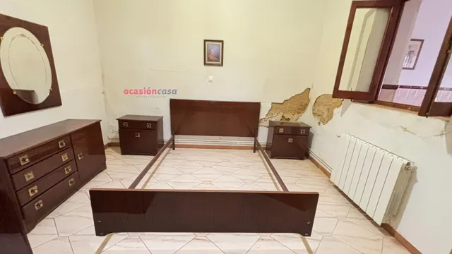 CASA CON PATIO Y COCHERA A LA VENTA — 14