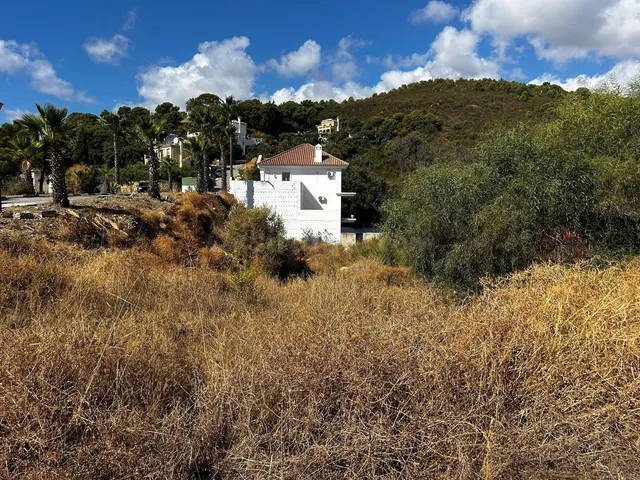 Terreno con vistas al mar en Estepona Forest Hills — 2