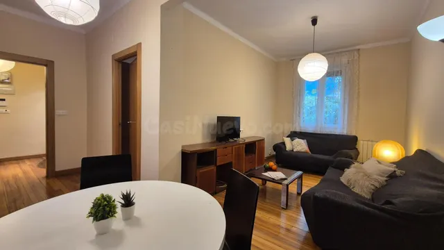 Piso 3 habitaciones 88m² en alquiler - Casco Viejo - foto 2